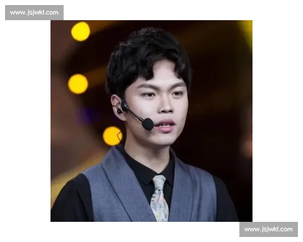 从青涩新人到冠军教头，他用汗水书写电竞梦想的篇章